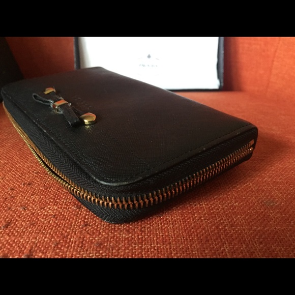 Prada Saffiano Wallet - Picture 9 of 14